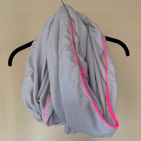 Hollister Infinity Scarf with Pink Trim - Picture 4 of 4